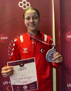 REYHAN YILDIZ AVRUPAYI SALLADI - 1