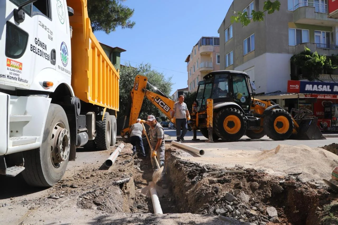 MEHMET EFENDİ CADDESİ YENİLENİYOR