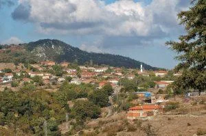 GÖNEN’İN BU KÖYÜNDE 7 YILDIR BEBEK SESİ DUYULMADI!