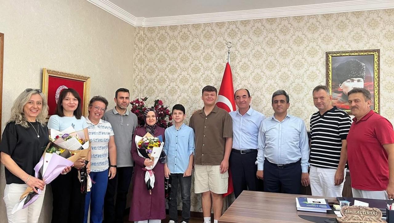 Kaymakam Altıntaş’tan LGS şampiyonlarına hediye - 1