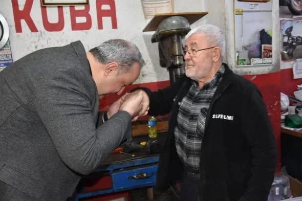 En Çok Konuşulan Ekip Sahada: Ceylan, Ustasının Elini Öperek Startı Verdi