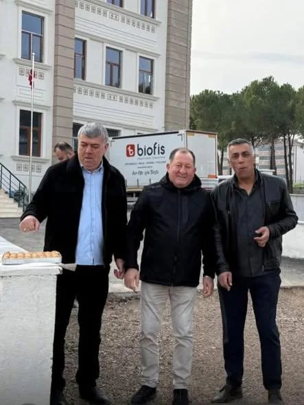 Muhtardan Sahada Çalışan Ekiplere Baklavalı Teşekkür