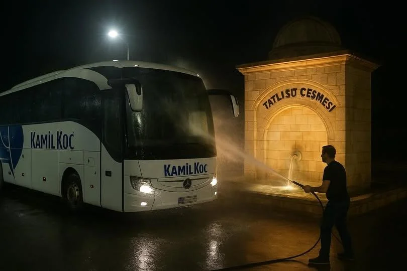 TATLISU ÇEŞMESİNDE ŞOK GÖRÜNTÜ: YOLCU OTOBÜSÜ GECE 02.10’DA YIKANDI!