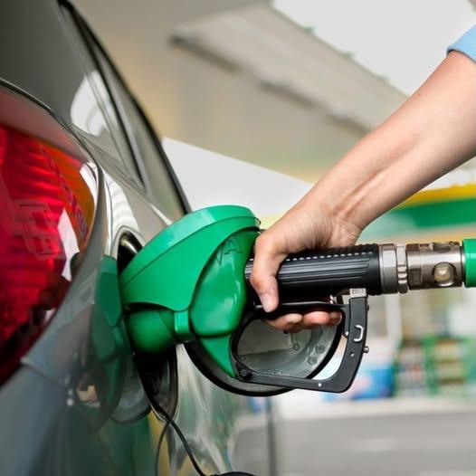 Benzine salı günü 2,02 TL indirim beklentisi