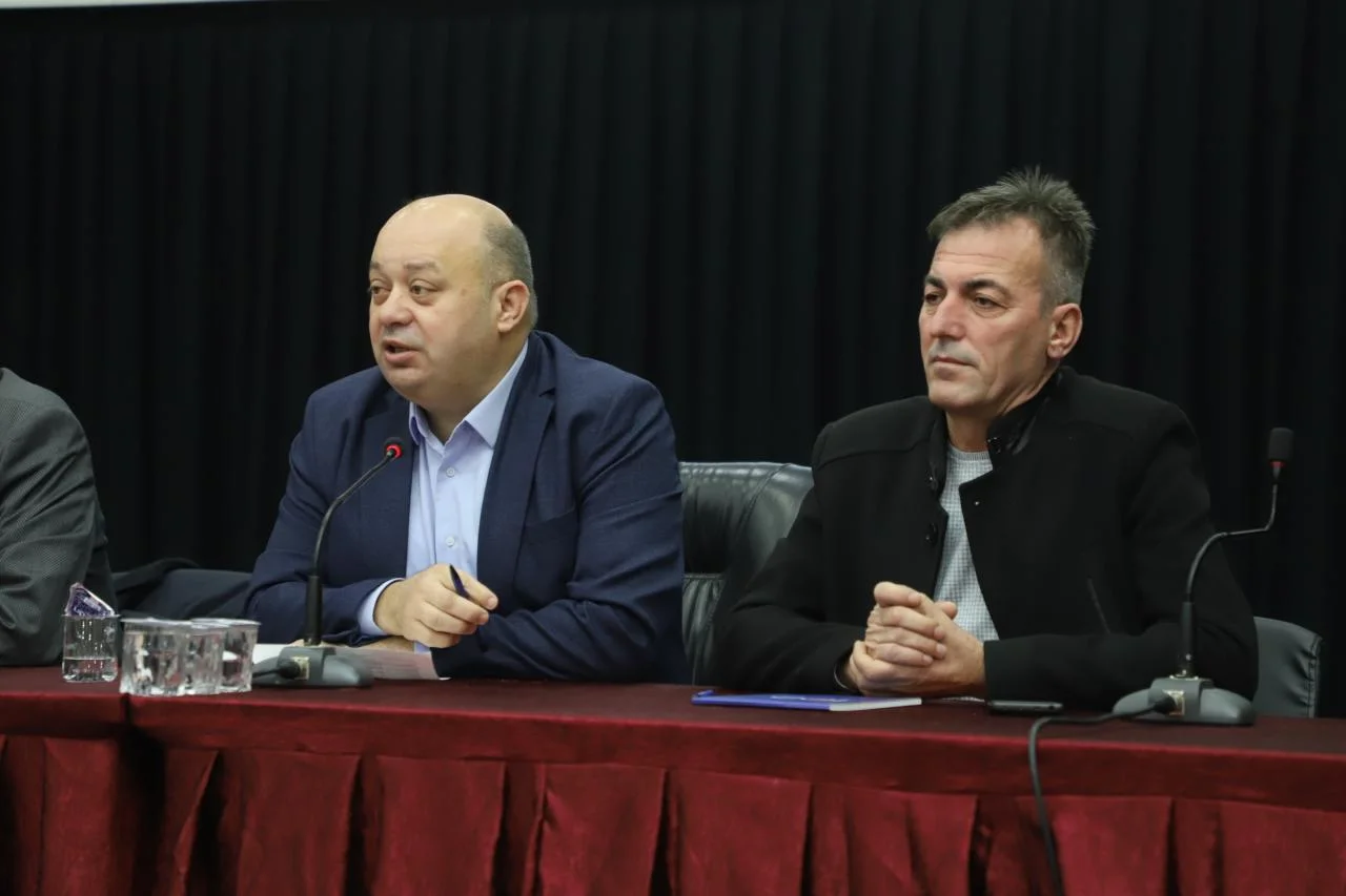 Gönen’de yılın son muhtarlar toplantısı başladı