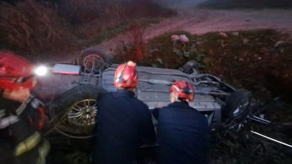Bigadiç yolunda kaza: 2 kişi yaralandı - 3