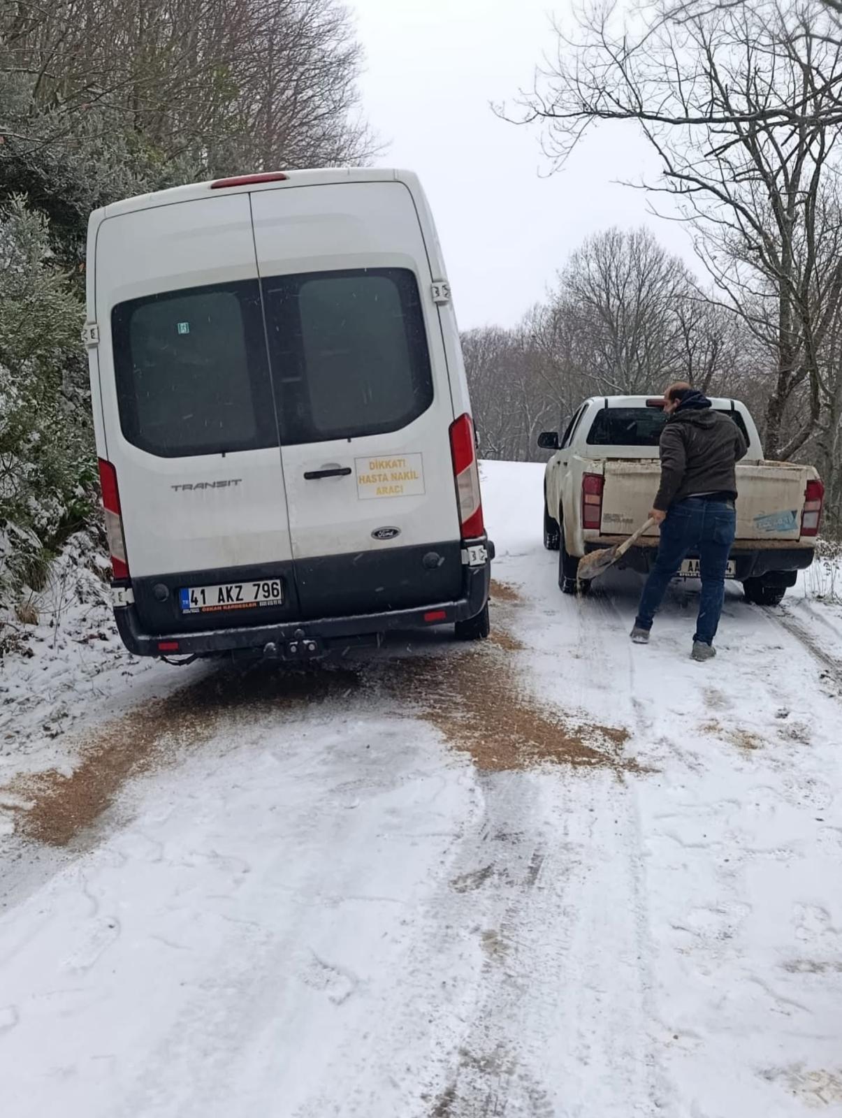 Diyaliz aracı yolda mahsur kaldı - 1