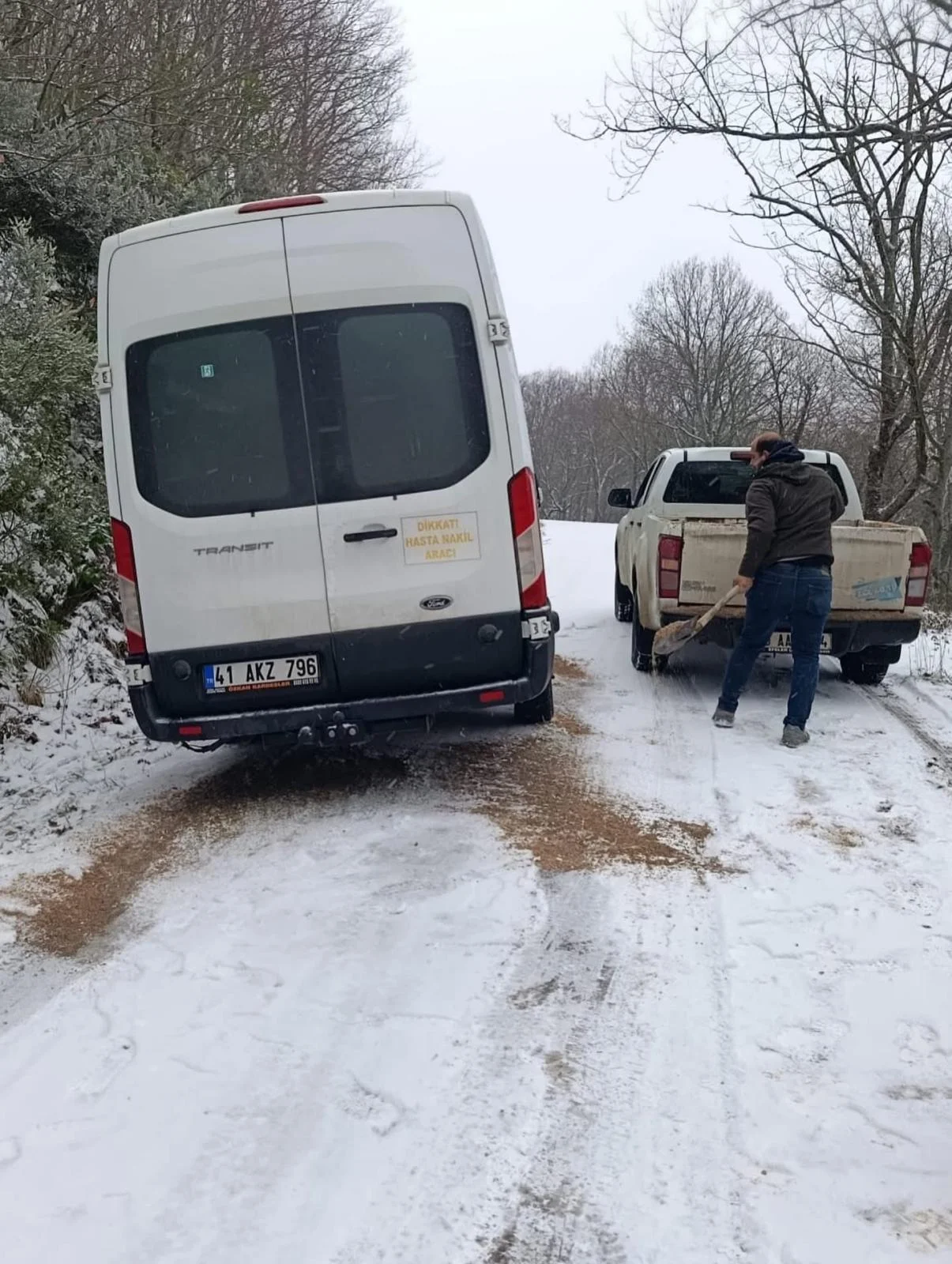 Diyaliz aracı yolda mahsur kaldı