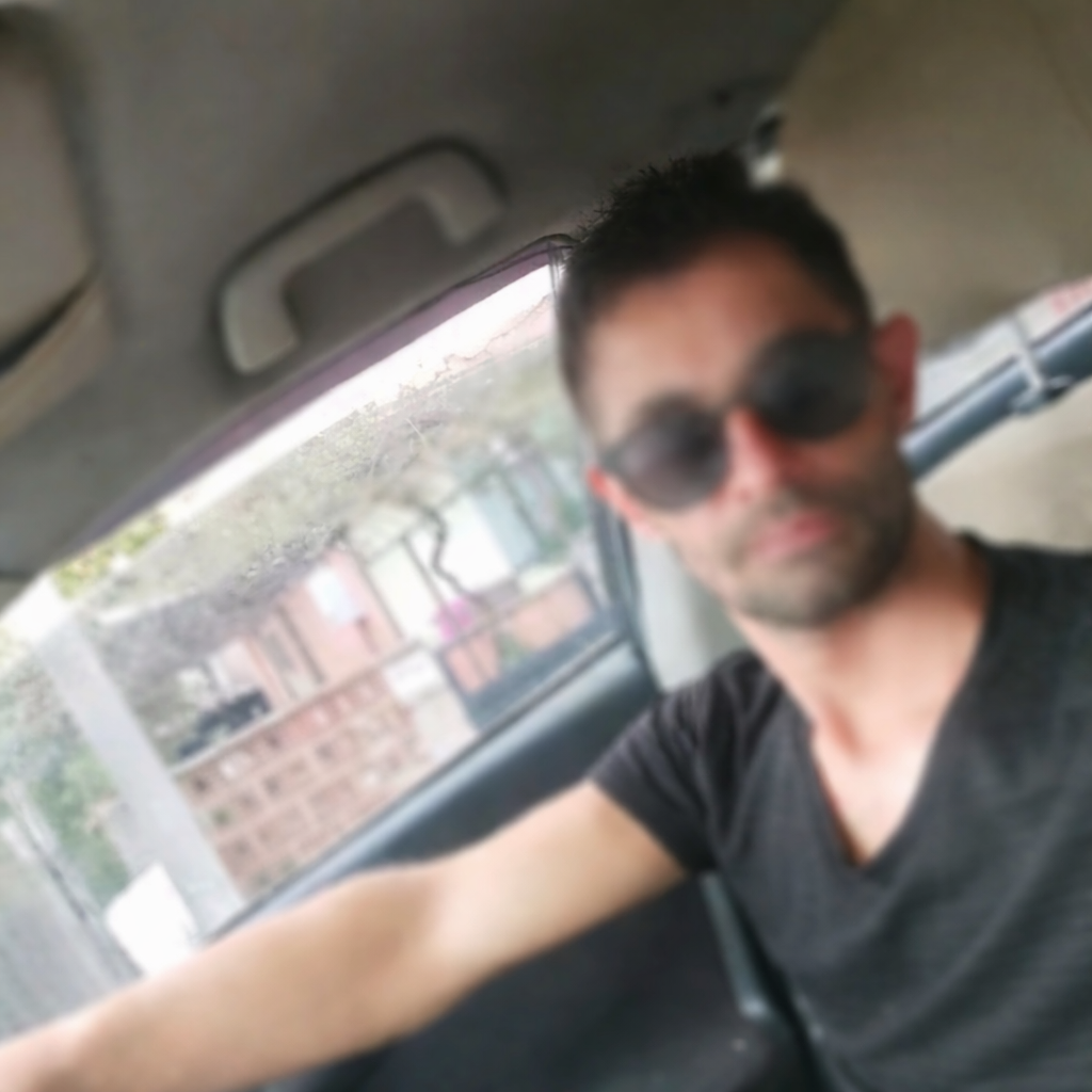 Av tüfeğiyle köy meydanında dehşet saçtı: 3 yaralı