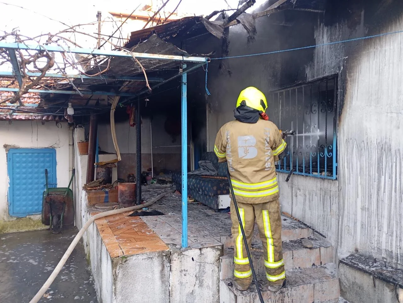 Savaştepe’de ev yangınında 87 yaşındaki yaşlı adam, yaşamını kaybetti