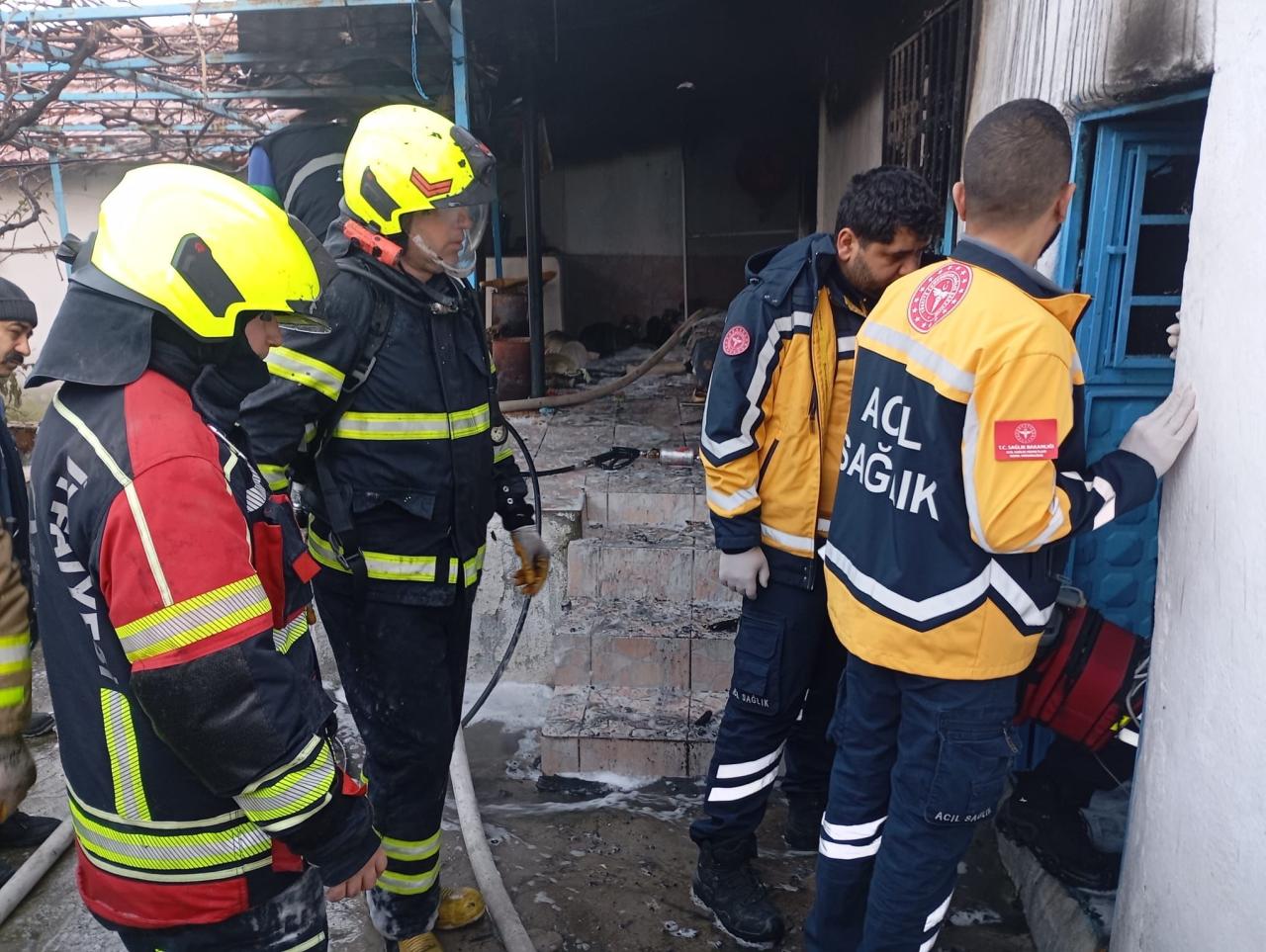 Savaştepe’de ev yangınında 87 yaşındaki yaşlı adam, yaşamını kaybetti - 4