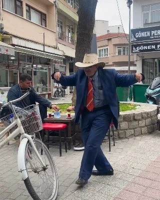 Gönen’in Simgesi Orhan Abi Yeniden Sokaklarda